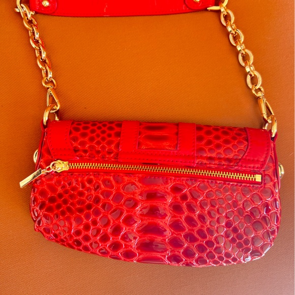 Katheryn Robbin’s red handbag / clutch.. - Picture 4 of 5